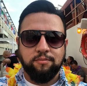 Meet your Posher, Eduardo